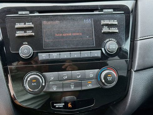 Used 2017 Nissan Rogue SV FWD image 18