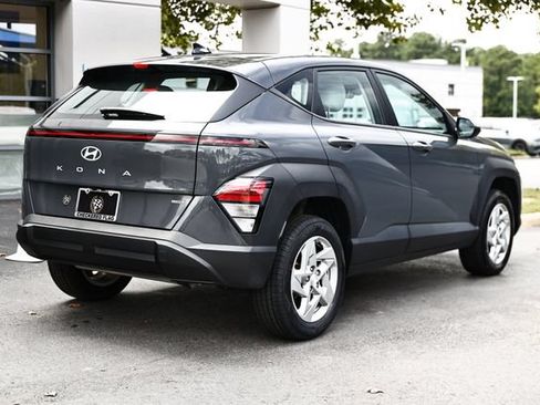 Used 2024 Hyundai Kona SE AWD/4WD image 7