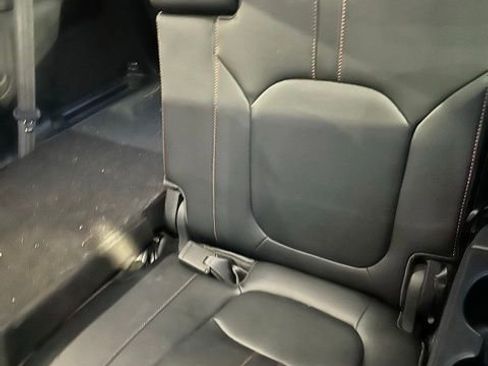 Used 2025 Honda Pilot TrailSport image 4