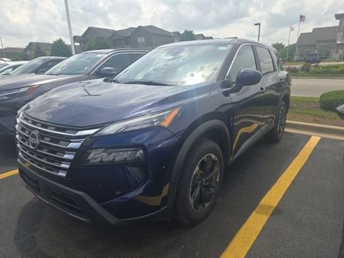 Used 2025 Nissan Rogue SV FWD image 3