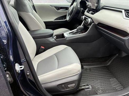 Used 2025 Toyota RAV4 Limited image 29