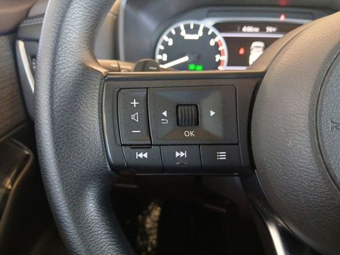 Used 2023 Nissan Rogue S FWD image 17