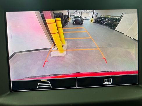 Used 2025 Chevrolet Silverado 1500 Custom image 22