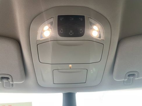 Used 2024 Chrysler Pacifica Touring-L FWD image 23