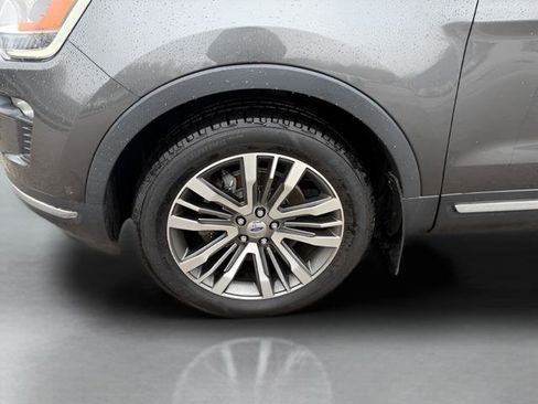 Used 2018 Ford Explorer Platinum image 28