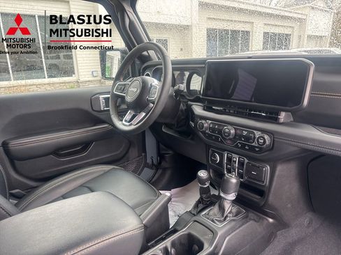 Used 2024 Jeep Wrangler Unlimited Sahara w/ Safety Group AWD/4WD image 31