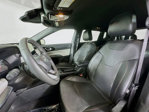 Used 2023 Jeep Compass Limited image 15