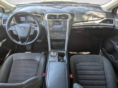 Used 2018 Ford Fusion SE FWD image 17