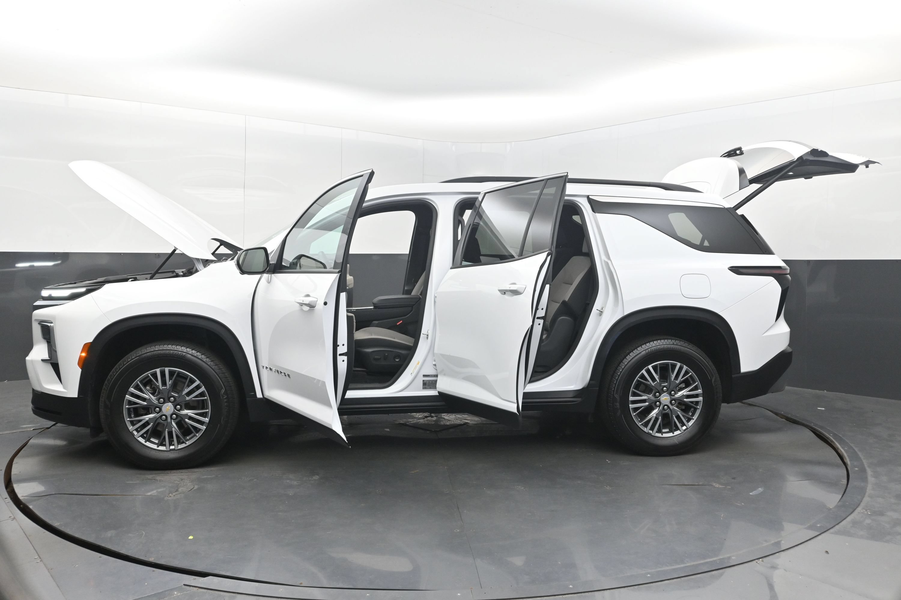 Certified 2026 Chevrolet Traverse LT w/ Driver Confidence Package FWD image 42