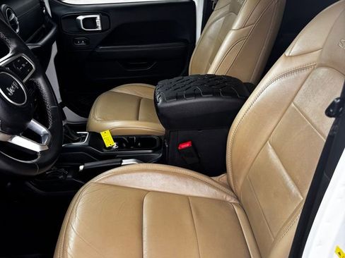 Used 2019 Jeep Wrangler Unlimited Sahara image 10