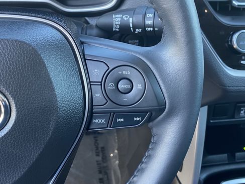 Used 2024 Toyota Corolla Cross XLE image 27