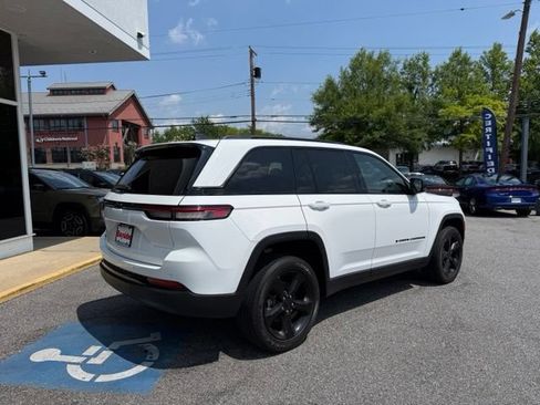 Used 2023 Jeep Grand Cherokee Altitude AWD/4WD image 4
