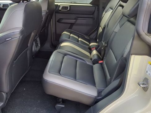 New 2025 Ford Bronco Outer Banks w/ Sasquatch Package AWD/4WD image 30