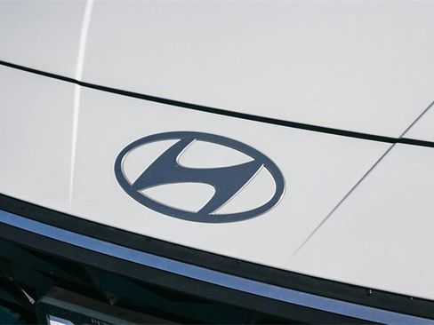 Certified 2025 Hyundai Elantra Sport image 13