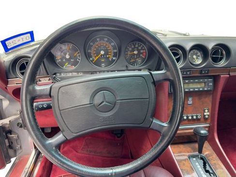 Used 1989 Mercedes-Benz 560 SL image 16