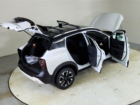 New 2026 Nissan Kicks SV w/ Cold Weather Package image 27