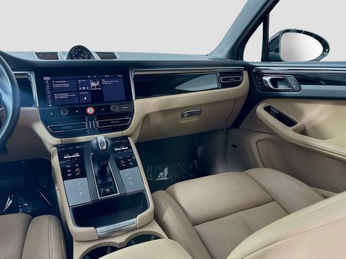 Certified 2024 Porsche Macan AWD/4WD image 26