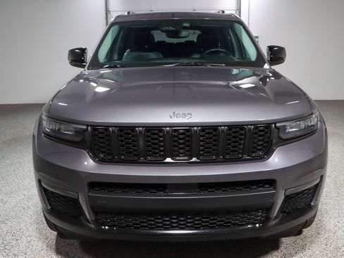 Used 2022 Jeep Grand Cherokee L Limited w/ Black Appearance Package image 4