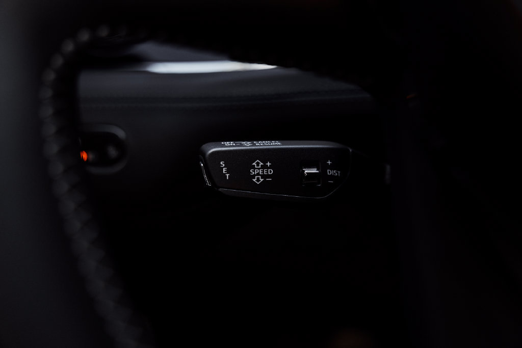 Used 2025 Bentley Bentayga AWD/4WD image 60