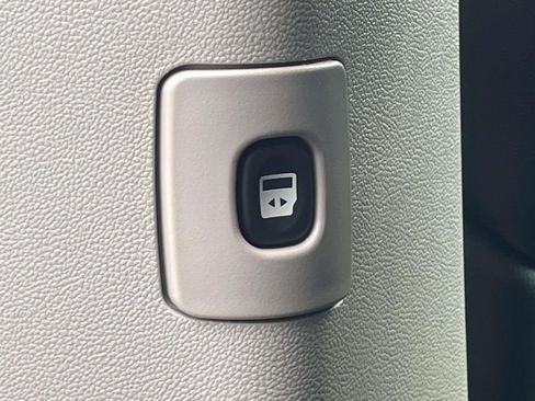 Used 2019 Dodge Grand Caravan SXT FWD image 13
