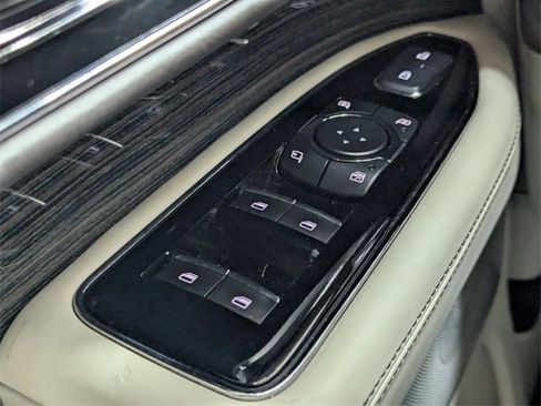 Used 2020 Lincoln Navigator Black Label w/ Cargo Convenience Package image 21