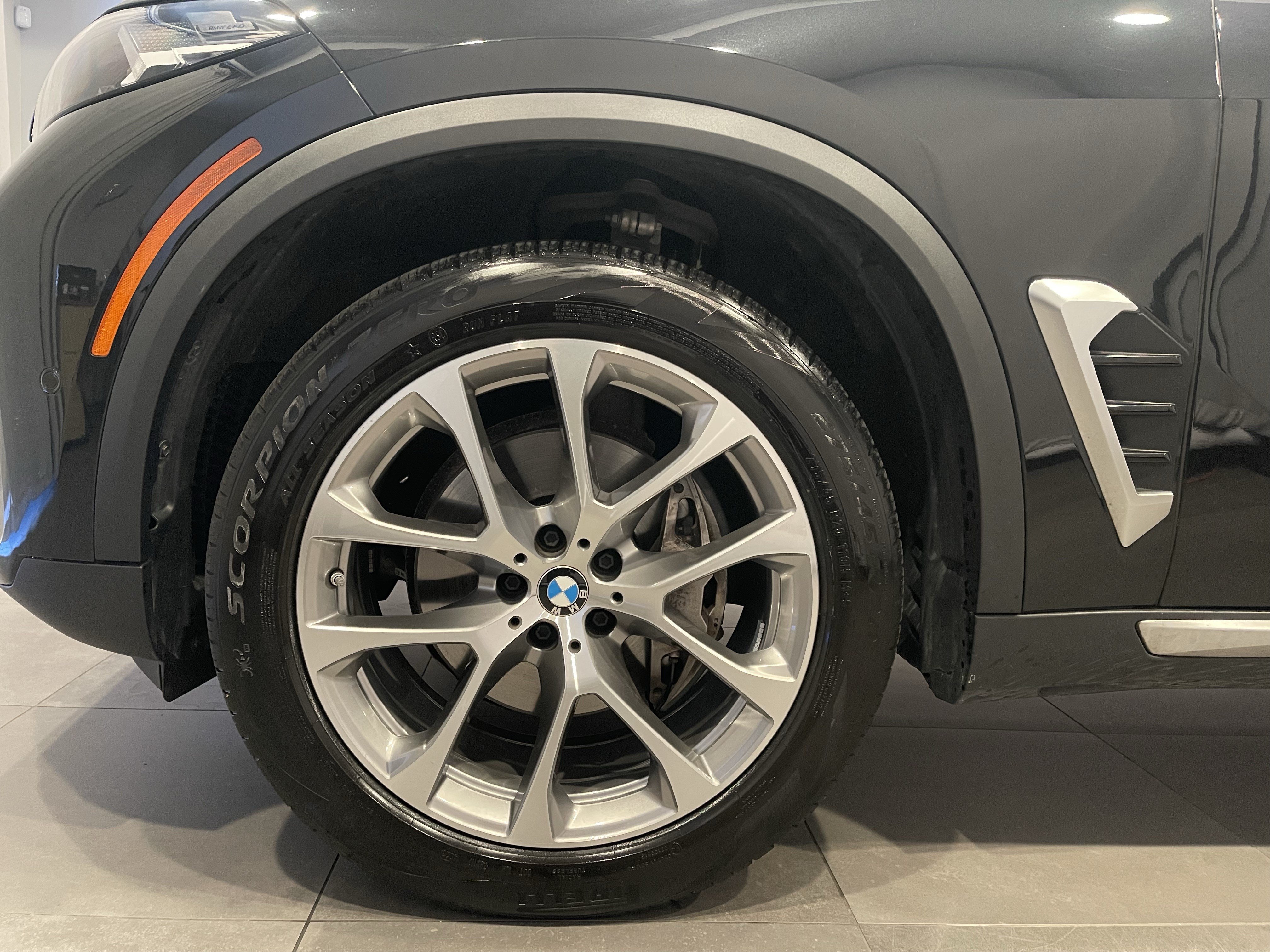 Certified 2024 BMW X5 xDrive40i w/ Parking Assistance Package AWD/4WD image 7