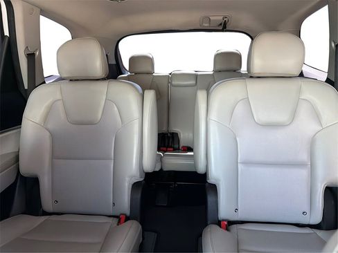 Used 2022 Kia Telluride S image 16