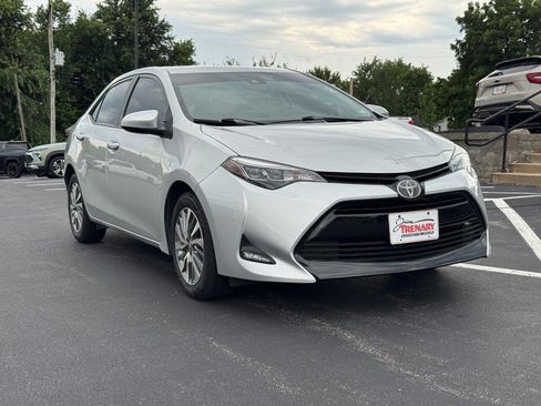 Used 2019 Toyota Corolla XLE FWD image 2