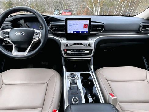 Certified 2023 Ford Explorer XLT w/ Equipment Group 202A AWD/4WD image 16