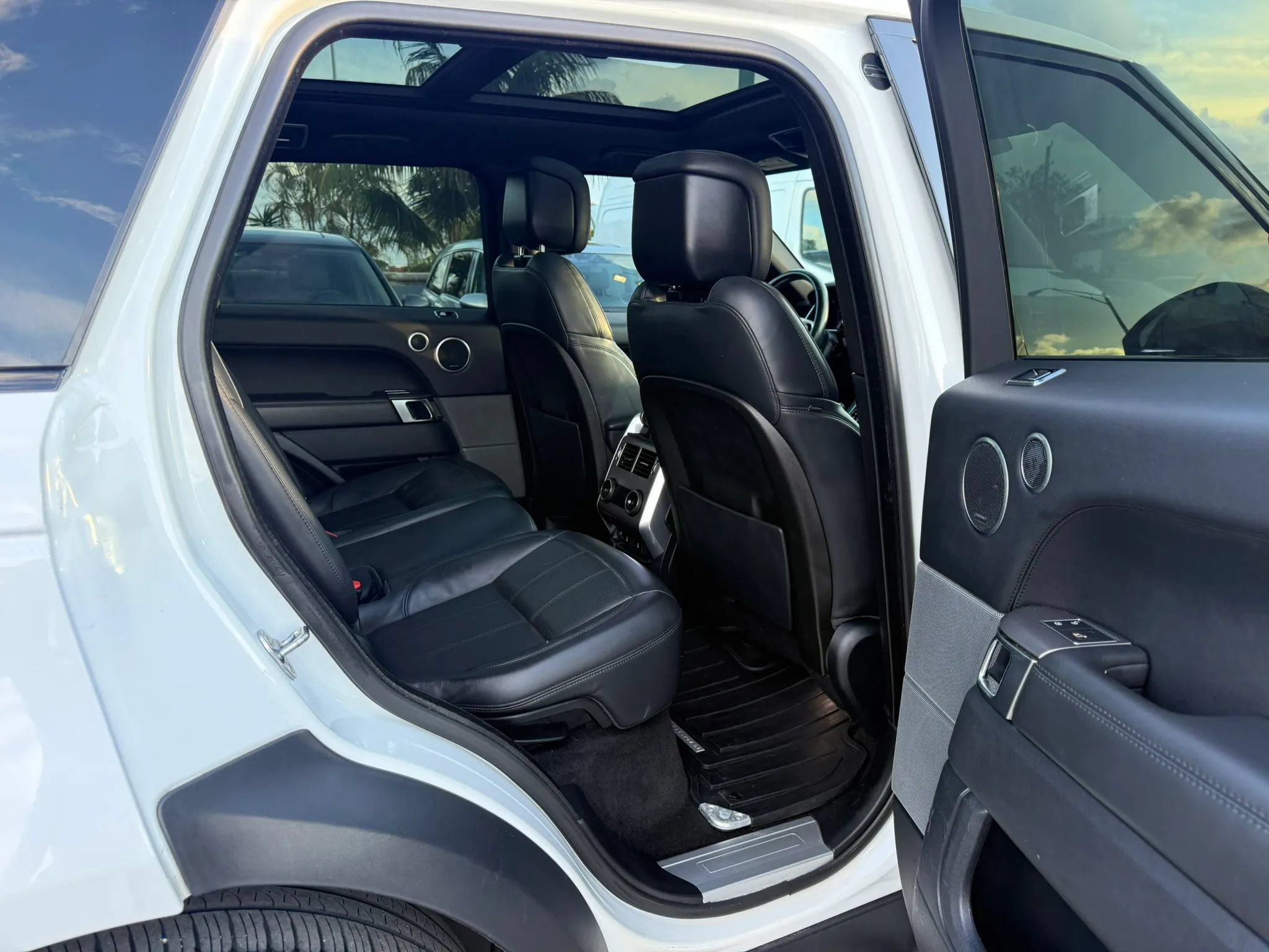 Used 2018 Land Rover Range Rover Sport HSE AWD/4WD image 20