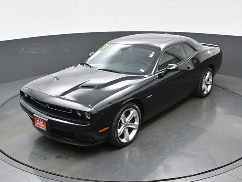 Used 2017 Dodge Challenger R/T image 29