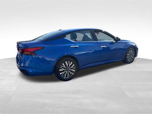 Used 2025 Nissan Altima 2.5 SV FWD image 5