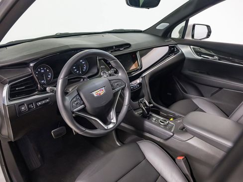 Used 2024 Cadillac XT6 Sport w/ Technology Package image 18