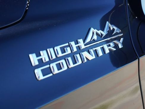 Used 2022 Chevrolet Tahoe High Country RWD image 6