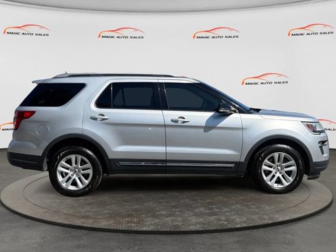 Used 2018 Ford Explorer XLT w/ Equipment Group 202A AWD/4WD image 6