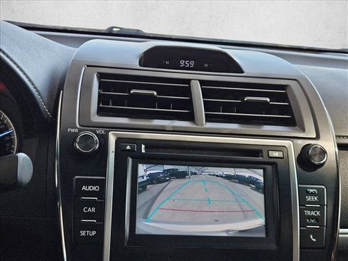 Used 2014 Toyota Camry SE FWD image 11