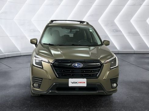 Used 2023 Subaru Forester Premium image 2