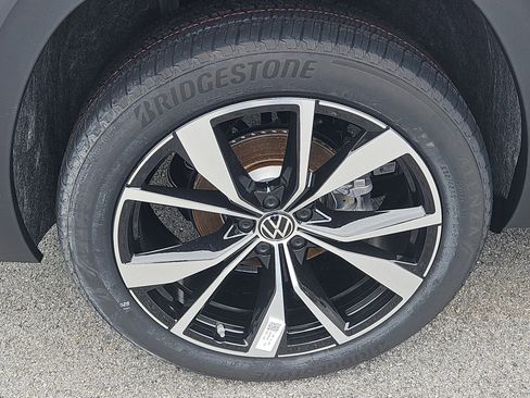 New 2026 Volkswagen Atlas SEL Premium R-Line image 3