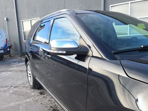 Certified 2019 Ford Explorer XLT w/ Equipment Group 202A image 3