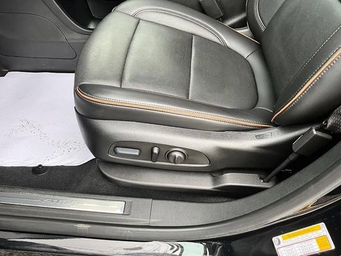 Used 2023 GMC Acadia AT4 w/ Technology Package AWD/4WD image 17
