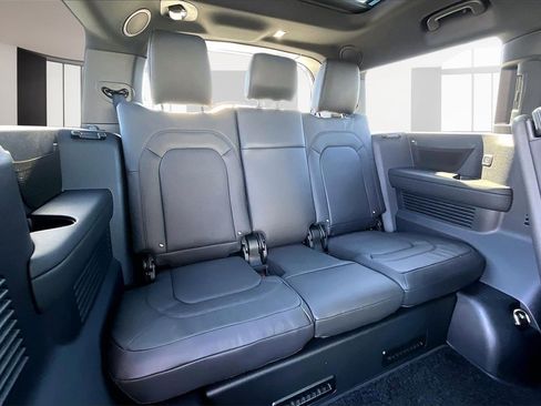 New 2026 Land Rover Defender 130 X-Dynamic SE image 11