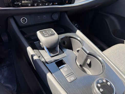 Used 2023 Nissan Rogue SV AWD/4WD image 30