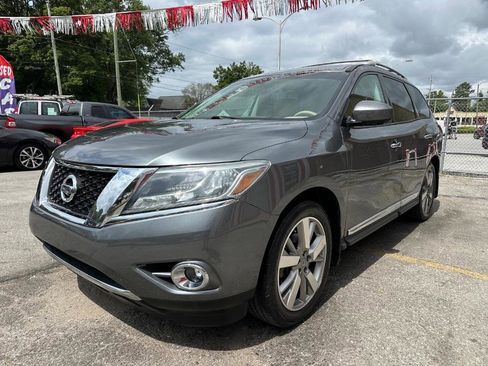 Used 2015 Nissan Pathfinder Platinum w/ Family Entertainment Package image 4