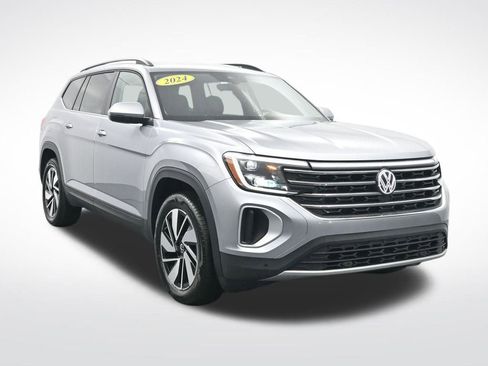 Used 2024 Volkswagen Atlas SE image 3