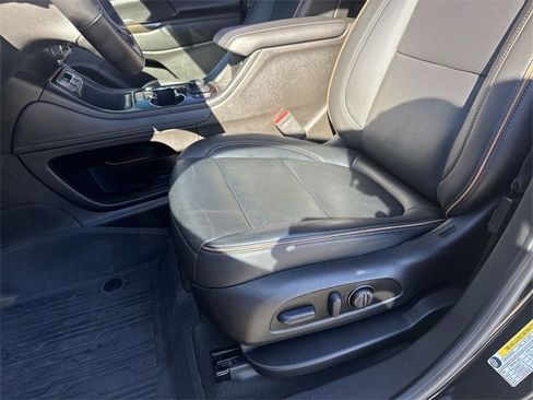 Used 2023 GMC Acadia AT4 w/ Technology Package image 12