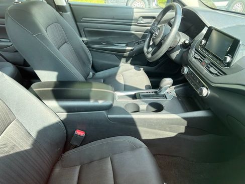 Used 2024 Nissan Altima 2.5 S FWD image 7