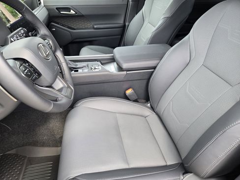 Used 2026 Lexus GX 550 w/ Accessory Package (2T) AWD/4WD image 9