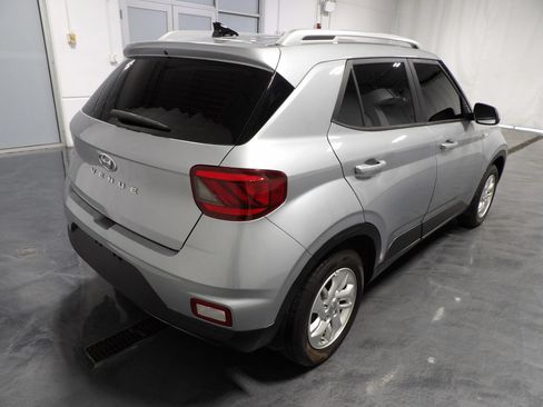 Used 2020 Hyundai Venue SEL FWD image 4