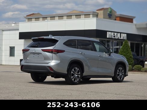 Used 2023 Toyota Highlander XLE FWD image 7