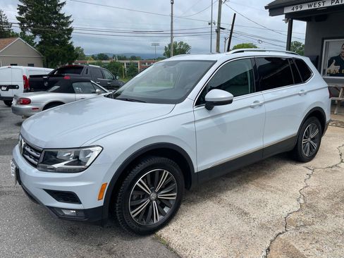 Used 2018 Volkswagen Tiguan SE AWD/4WD image 4